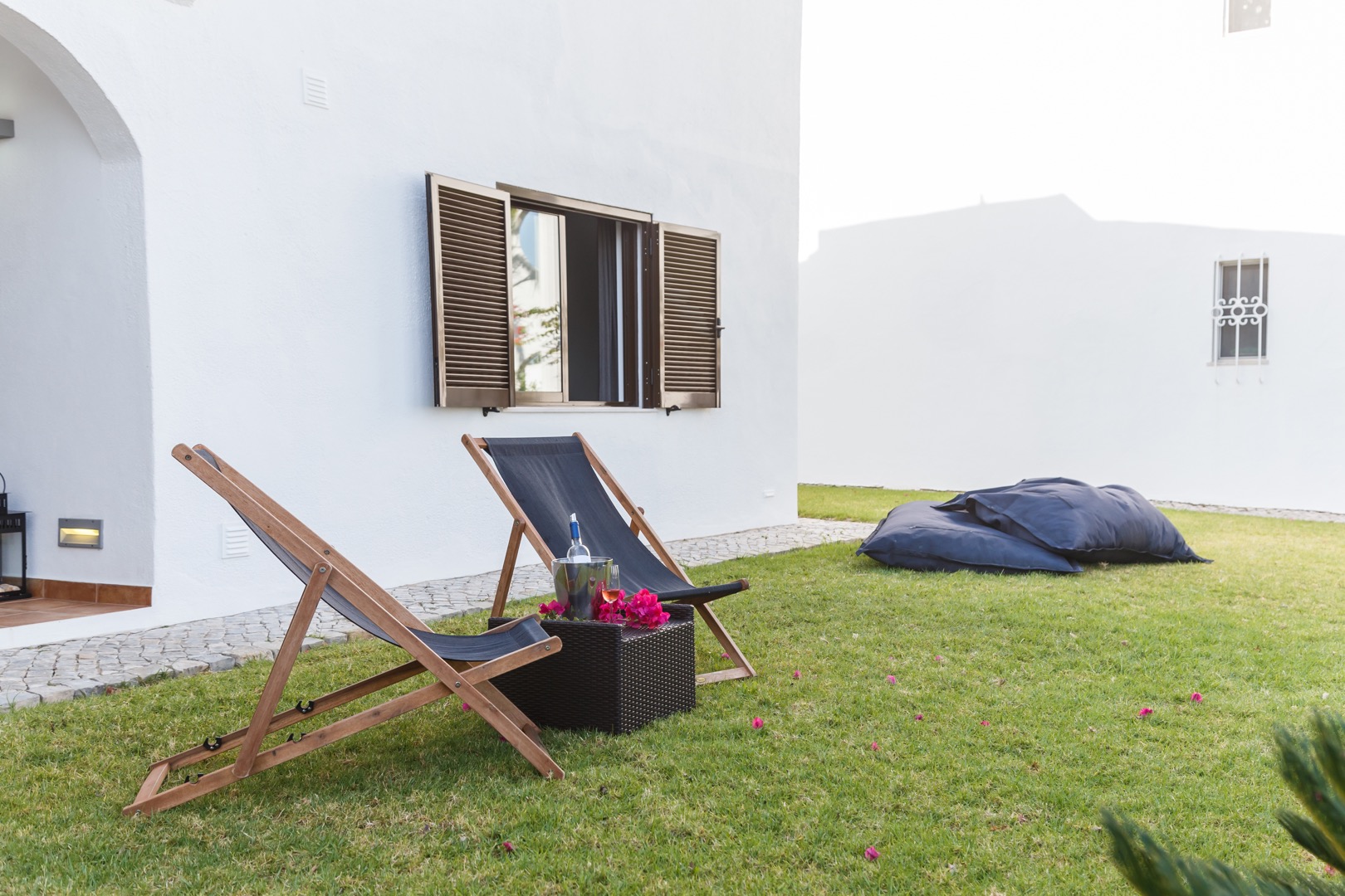 Comfortable Villa in Green